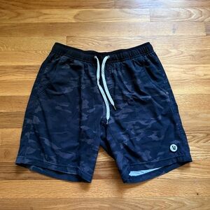 Vuori Kore 7” Shorts Men’s Medium Black Camo